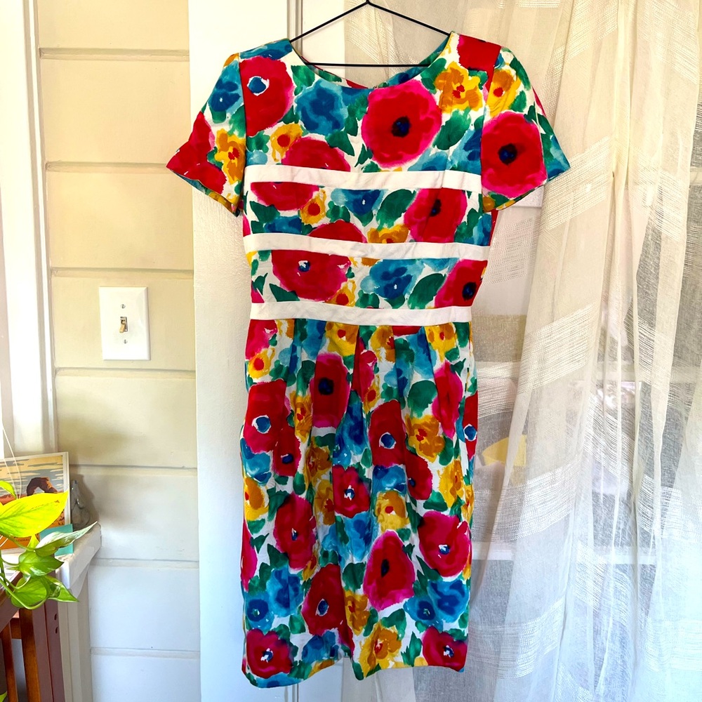 Vintage Talbots Size 8/
Vintage 10
Floral dress
Fully lined